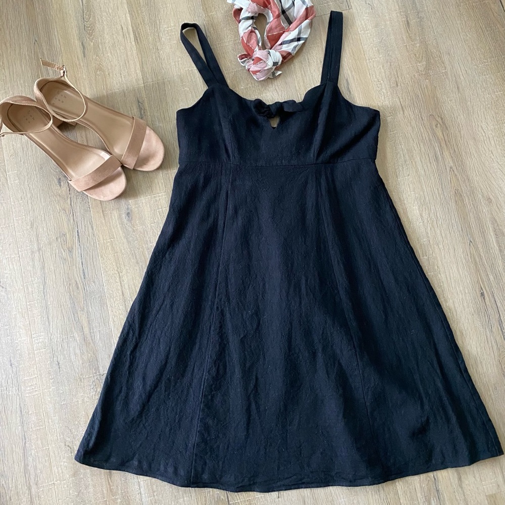 BRAND NEW LOFT DRESS. Size S. Color Black. Great for Spring/summer/fall !